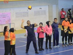 “Turnamen Bola Voli Bhayangkari Se-Cabang Kampar Resmi Dibuka, Kapolres dan Ketua Bhayangkari Beri Pesan Inspiratif!”