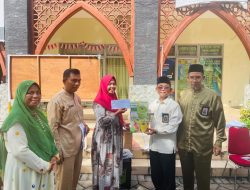 Baznas Kampar Distribusikan zakat Produktif Spesial Buat Jualan Kelontong