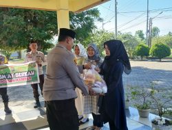 Jumat Berkah di Polsek Kampar: Kapolsek Berbagi Rezeki, Sentuh Hati PHL dengan Bantuan Sembako, Wujud Kepedulian Polri!”