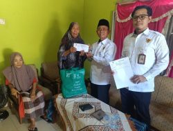 Ketua BAZNAS Kampar Turun Langsung Bantu Nenek Komalia di Pulau Ona, Warga Apresiasi Langkah Cepat BAZNAS 