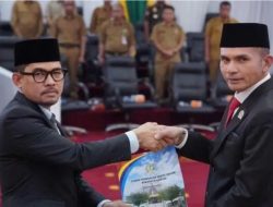 Keistimewaan Idris Dilantik Jadi Anggota DPRD Kampar, Publik Sebut “Durian Runtuh”