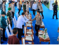 Bupati Kampar Dampingi Kapolri Cek Kesiapan Karhutla di SPN Polda Riau, Diserahkan Berbagai Bantuan Sarana