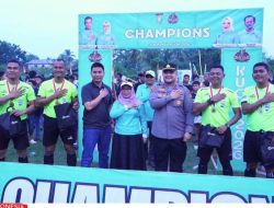Wasit Yalis Terima Medali Penghargaan dari Wakil Bupati Kampar pada Final Gala Desa Kuok