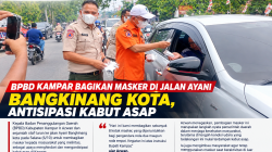 Antisipasi Kabut Asap, BPBD Kampar Bagikan Masker kepada Pengendara di Jalan Ayani